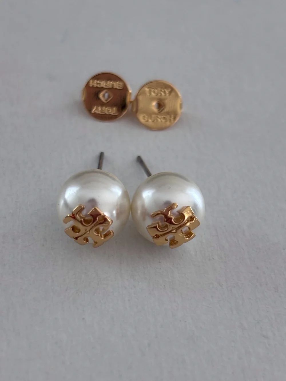 NWOT Tory Burch Moondance Pearl Logo Stud Earring